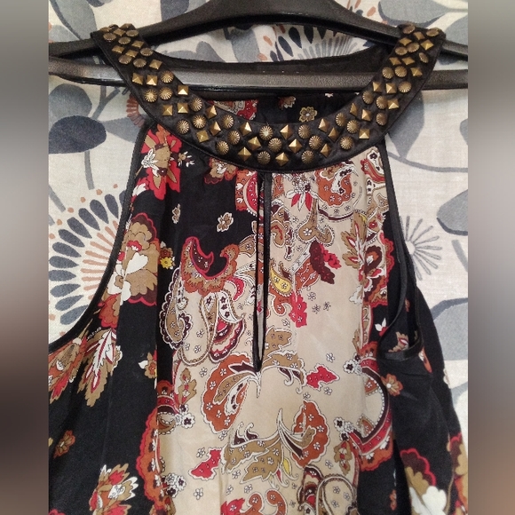 🖤BEBE STUDDED SILK ASIAN Y2K FLORAL PAISLEY TOP WOMEN'S SIZE MEDIUM - Picture 4 of 7